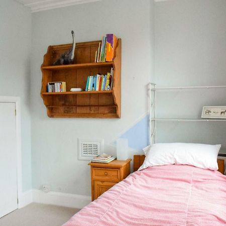 3 Bedroom Family House With A Superb Kitchen And Garden Londen Buitenkant foto