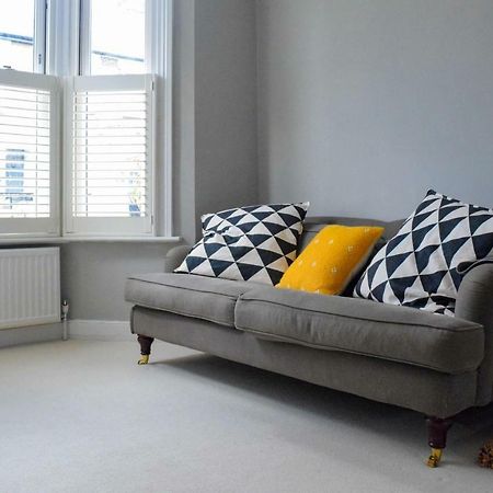 3 Bedroom Family House With A Superb Kitchen And Garden Londen Buitenkant foto