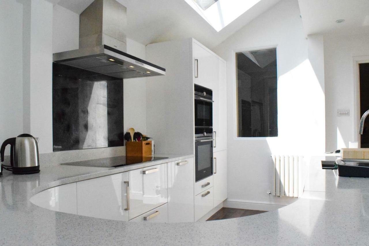 3 Bedroom Family House With A Superb Kitchen And Garden Londen Buitenkant foto