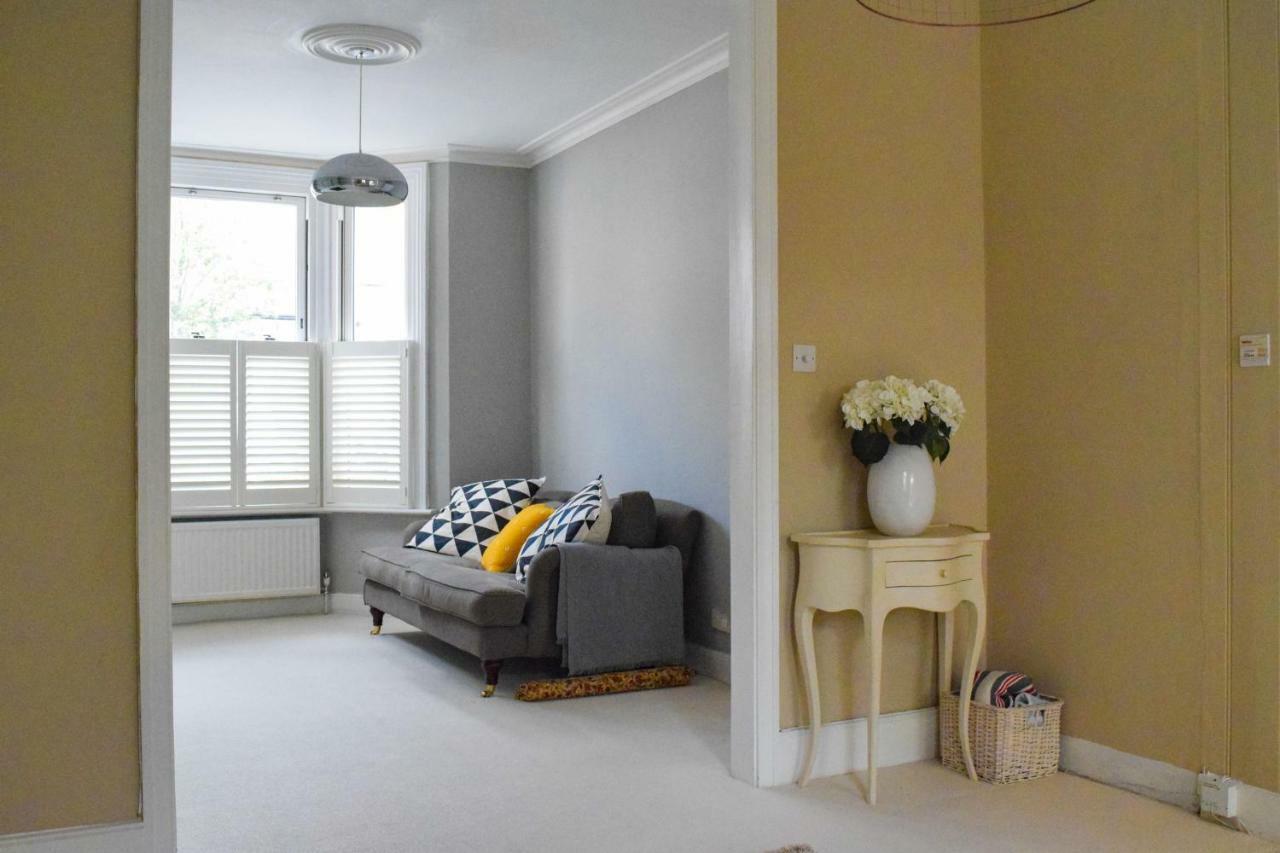 3 Bedroom Family House With A Superb Kitchen And Garden Londen Buitenkant foto