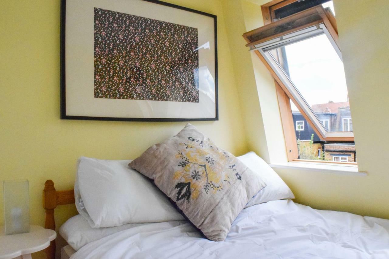 3 Bedroom Family House With A Superb Kitchen And Garden Londen Buitenkant foto
